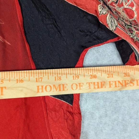 Red and Black Floral Kimono - Picture 5 of 8